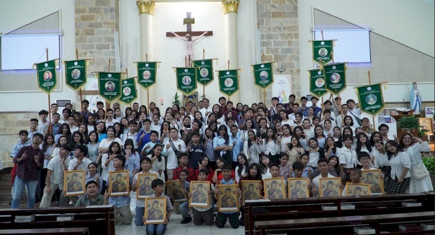 API MUDA DI BAWAH IKON MARIA